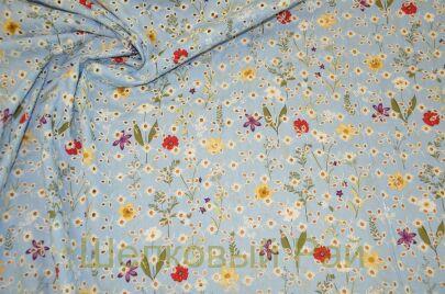 Шитье с цветами на голубом (к-09)
